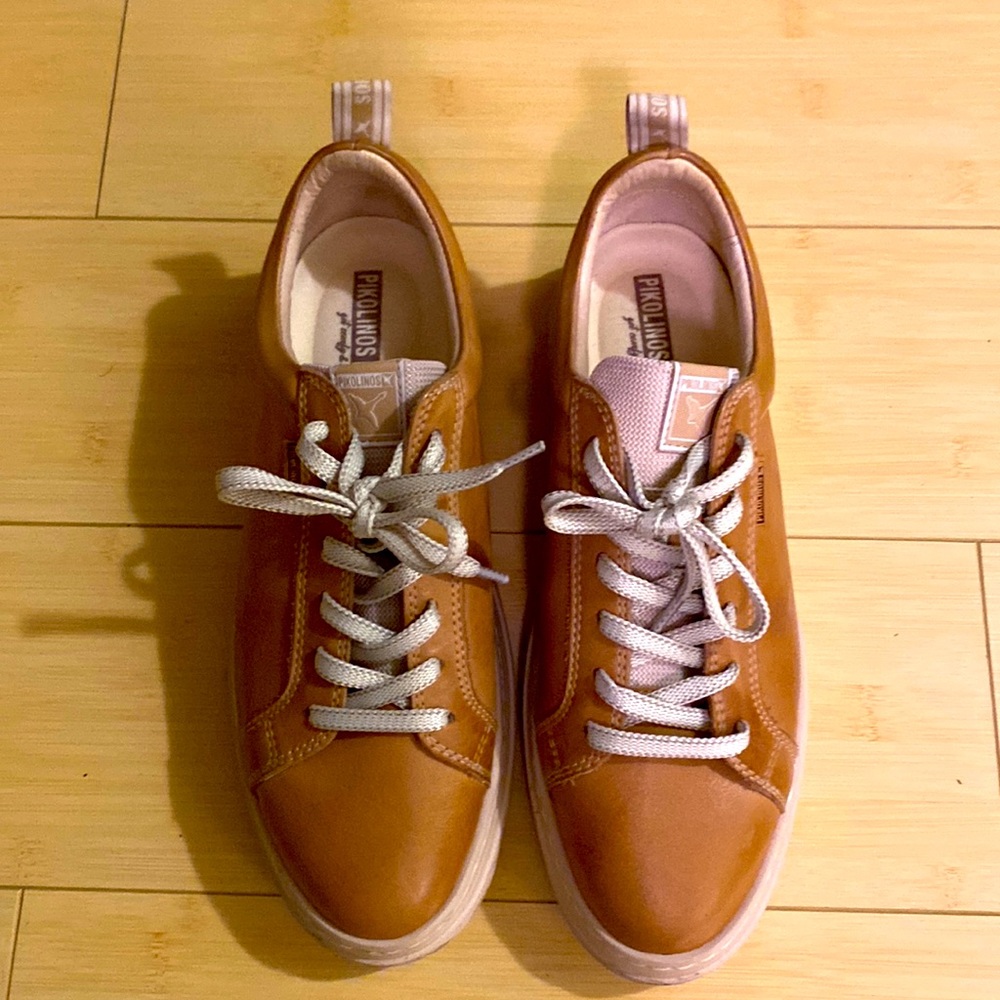 Pikolinos women’s shoes size 9 or 39
